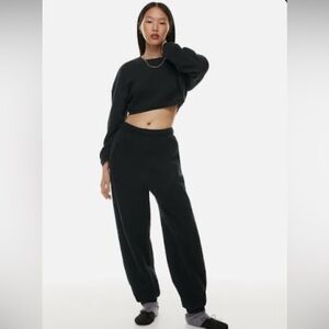 Aritzia TNA Cozy Fleece Sweatpants in Black